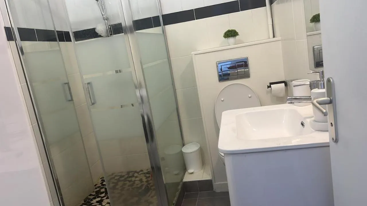 Colocation Tourisque-Chambre Sainte-Rose Homestay